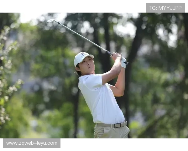 国际高尔夫锦标赛激战正酣，顶级球员争夺年度荣耀